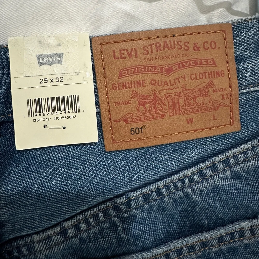 Levi’s 501 High Rise Straight Leg Jeans Distressed Blue Denim | NWT Size 25 - Picture 14 of 15